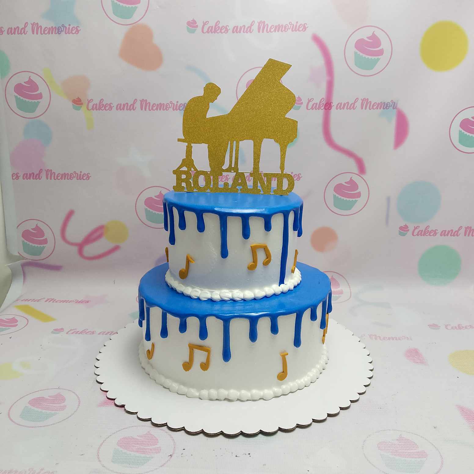 Delight in this stunning Music Cake featuring a pristine white and blue drip design, adorned with playful music notes and a grand piano motif. Topped with a sparkling gold glitter topper, this two-tiered masterpiece is perfect for celebrating birthdays in style, from college parties to elementary gatherings.