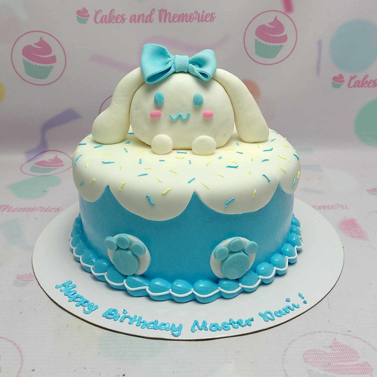 Introducing our adorable Cinnamoroll Cake, featuring a vibrant blue hue and a delightful edible topper. Perfect for fans of Sanrio, this one-tier cake is a charming addition to any celebration!