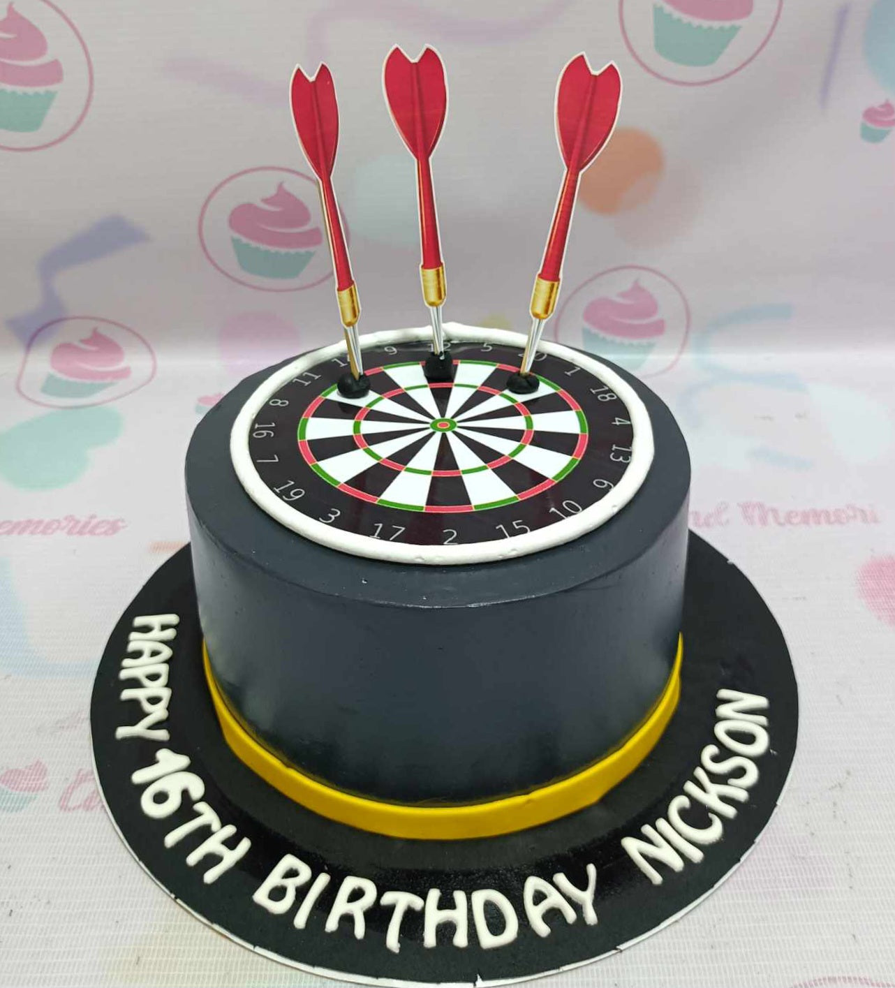 Celebrate your love for sports with our stunning Darts Cake, featuring a sleek black design and a vibrant printout topper. This impressive 1-layer, 1-tier cake is perfect for dart enthusiasts and any special occasion.