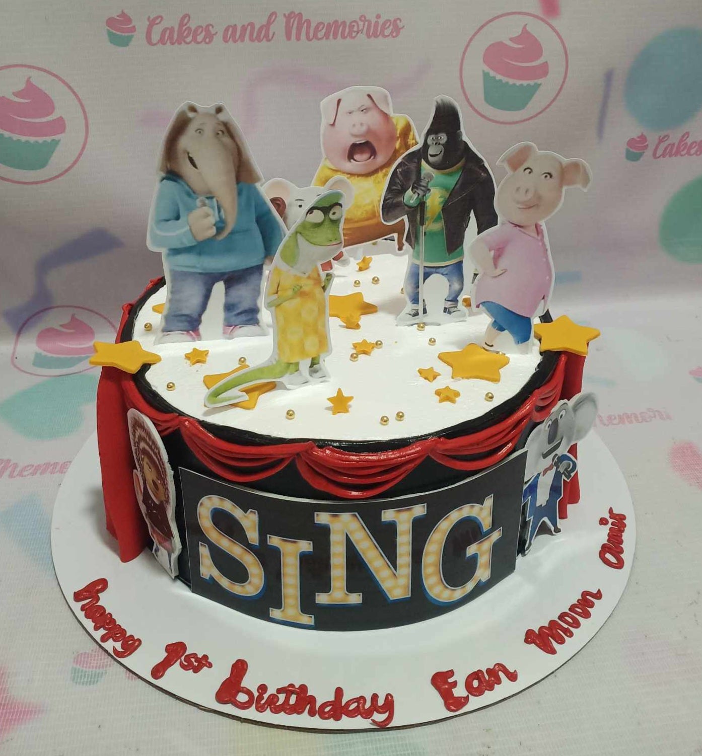 This custom 1-tier Sing Cake features vibrant black and red colors, adorned with animated movie animal printout toppers for a fun Netflix-themed celebration. Perfect for fans of the Sing franchise, it’s a delightful addition to any party.