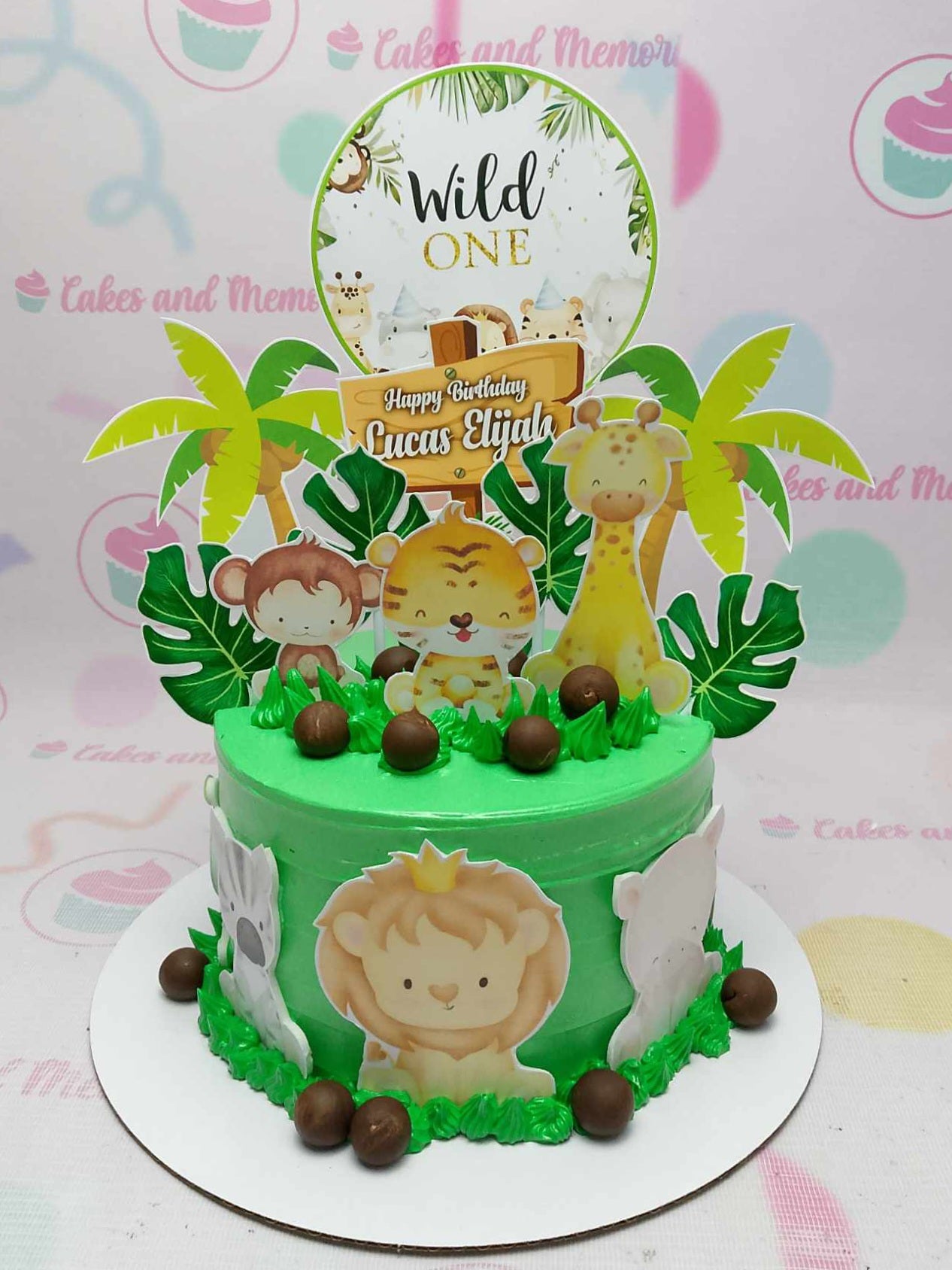 This adorable Safari Cake features a vibrant green design, perfect for a wild one’s 1st birthday. Adorned with cute animal printout toppers like a giraffe, lion, and monkey, this one-tier cake captures the essence of a jungle adventure.