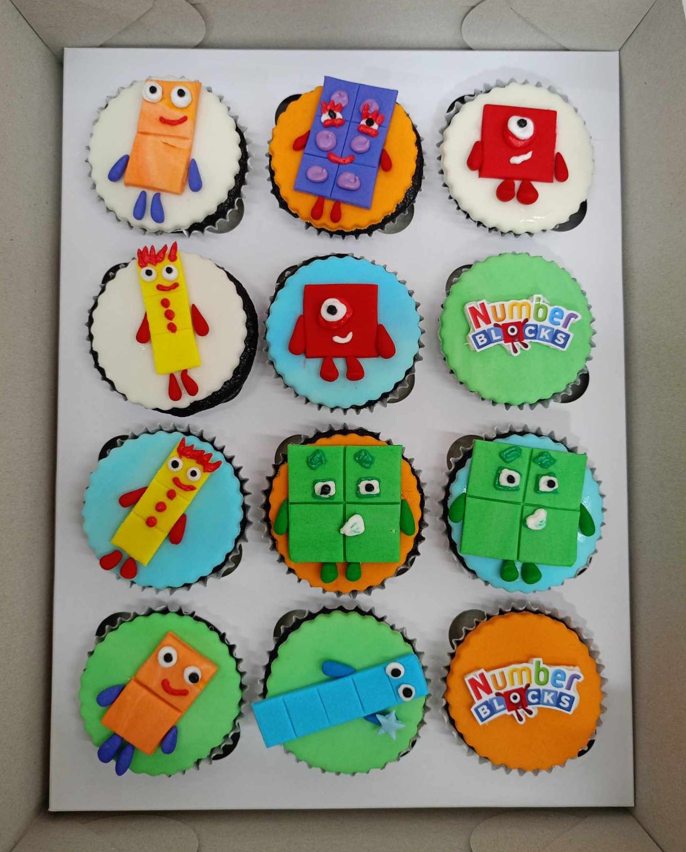 This delightful Number Blocks Cupcake features colorful green, blue, and orange designs, perfect for kids celebrating their learning journey. Ideal for nursery or school-themed parties, these cupcakes bring fun and educational elements together.