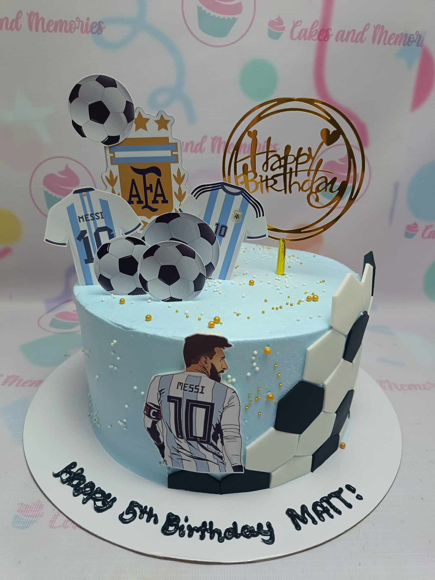 Celebrate your special occasion with our vibrant soccer cake, designed in blue to honor Argentina and the legendary Messi. Perfect for birthdays, this 1-tier cake is customized for the sports-loving gentlemen and kids in your life!