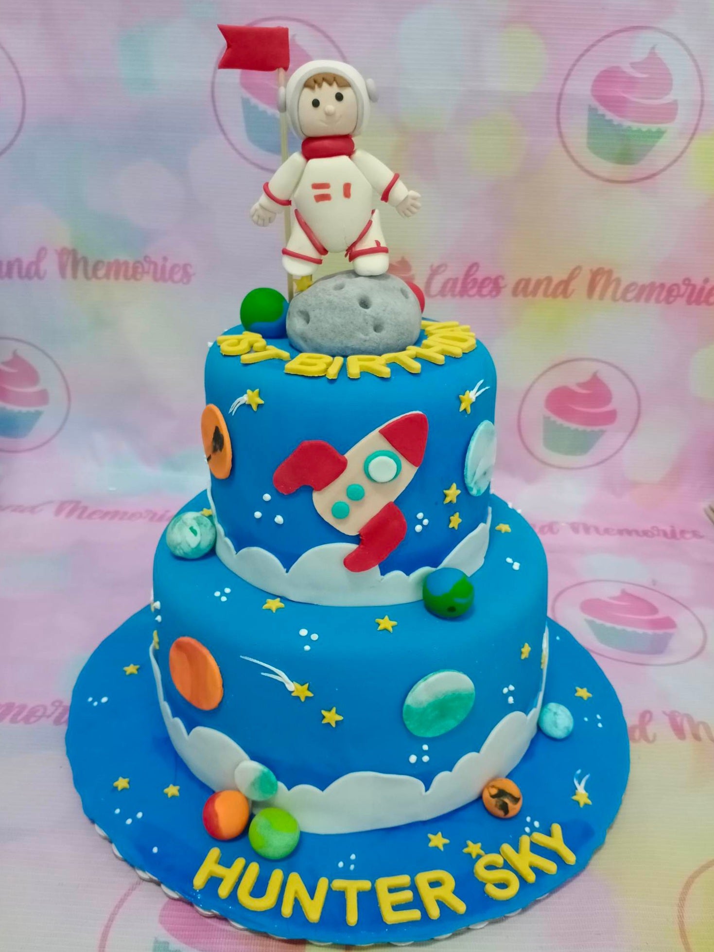 Decorate your next birthday cake with an out-of-this-world space theme. This customized cake features a colourful galaxy background and an assortment of rocketships and astronauts ready to embark on their galactic mission. Perfect for a children's birthday party, this space cake is sure to be remembered.