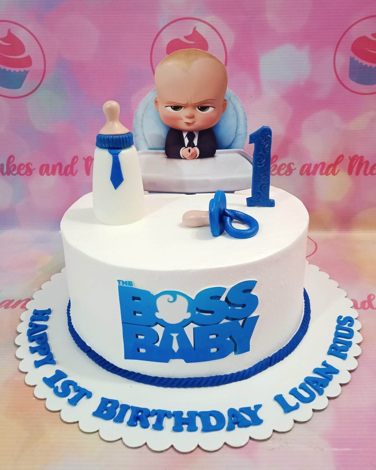 personalised, party

This Boss Baby Cake is a personalised and customised cake for special occasions. It is great for a 1st birthday with its white, blue and baby bottle design, along with a pacifier. It is sure to make any occasion memorable with its fantastic cartoon design.