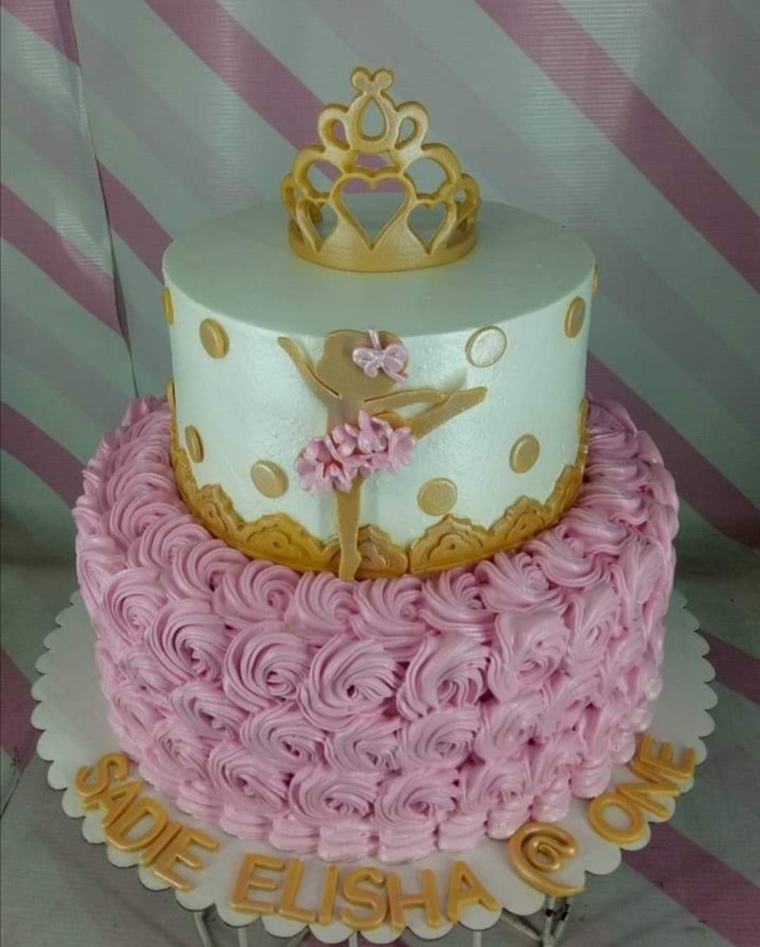 Blue Crown Elegant Cake - Birthday Cake Delivery to Dubai - Shop Online –  The Perfect Gift® Dubai