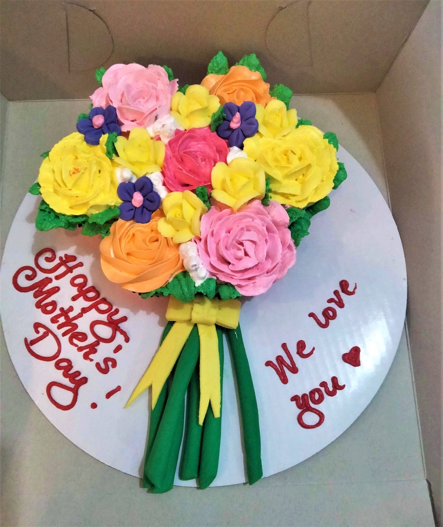 flower bouquet cake - Decorated Cake by Rabarbar_cakery - CakesDecor