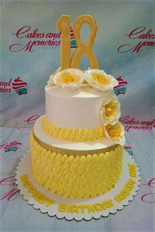 Beautiful Fresh Baked Decorated Designer Yellow And White Sweet Birthday  Cake Fat Contains (%): 5 Percentage ( % ) at Best Price in Mandla |  Murliwala Bakery And Hot Chips