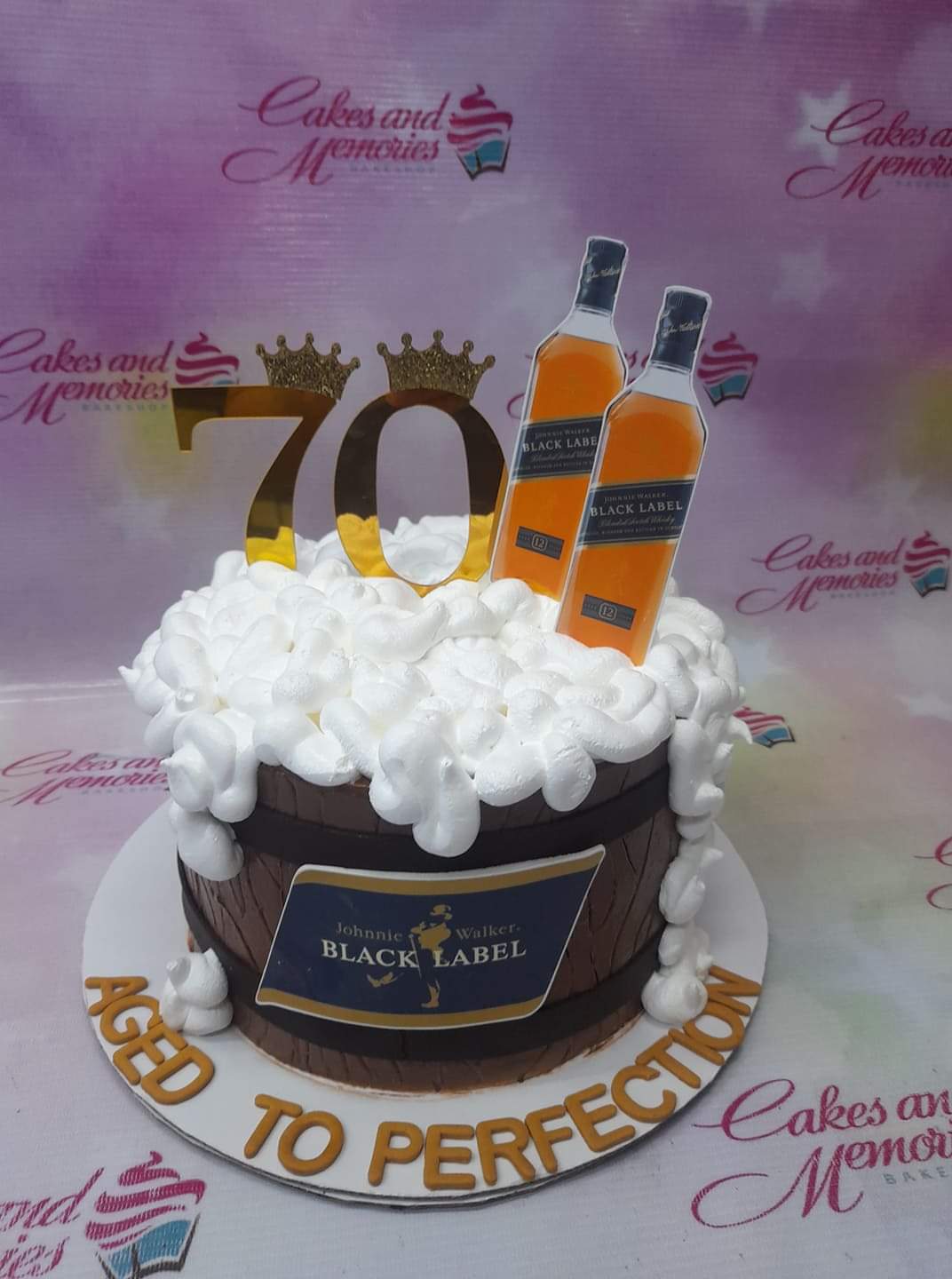 Black Label Cake is a vanilla cake 3 pounds. Send happiness for special  fancy with our birthday cake