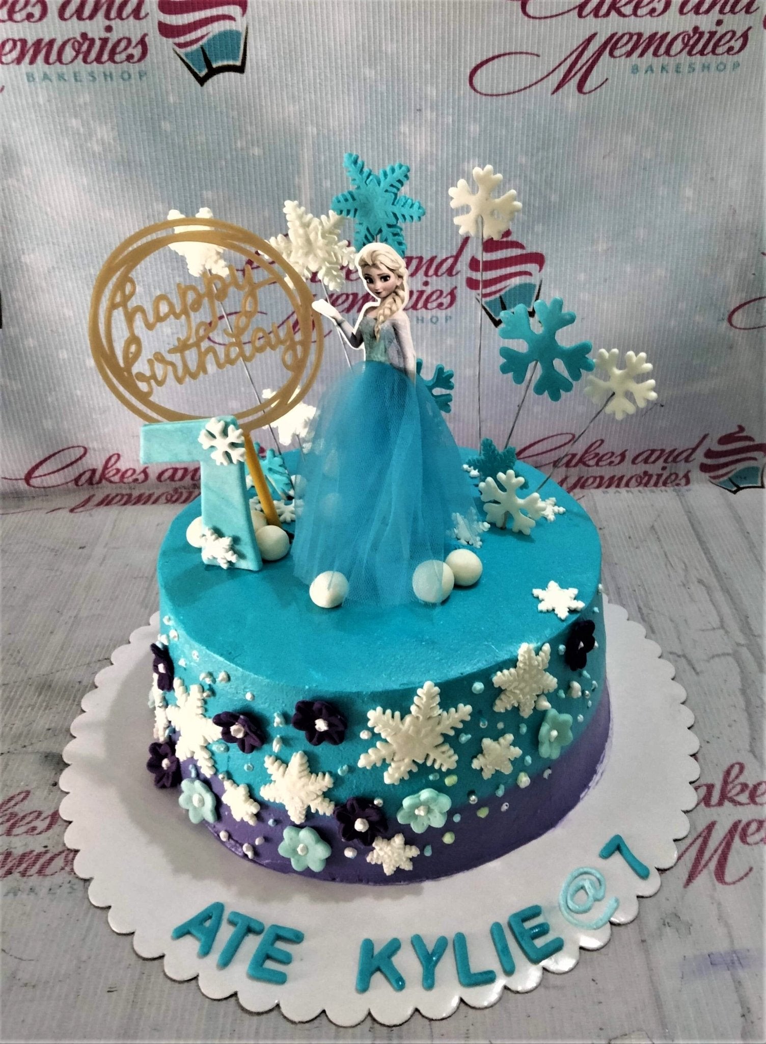 Single tier Frozen themed cake iced in royal blue and sky … | Flickr