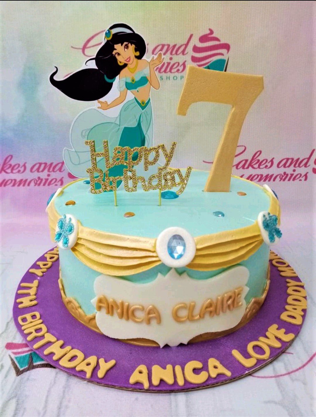 X 上的 TheCupcakePoet：「Princess Jasmine Cake .#thecupcakepoet #cake  #buttercreamcake #geodecake #princessjasminecake #princessjasmine  #princesscake #5thbirthday #freshflowers #cakelace #gold #goldlusterdust  #ediblegoldleaf #tiara #disney ...