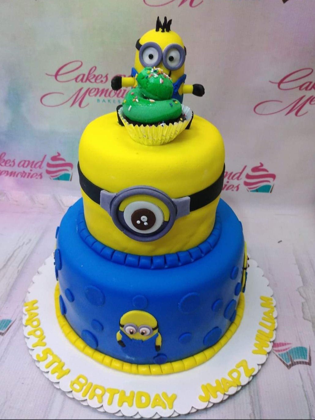 One eyed minion cake