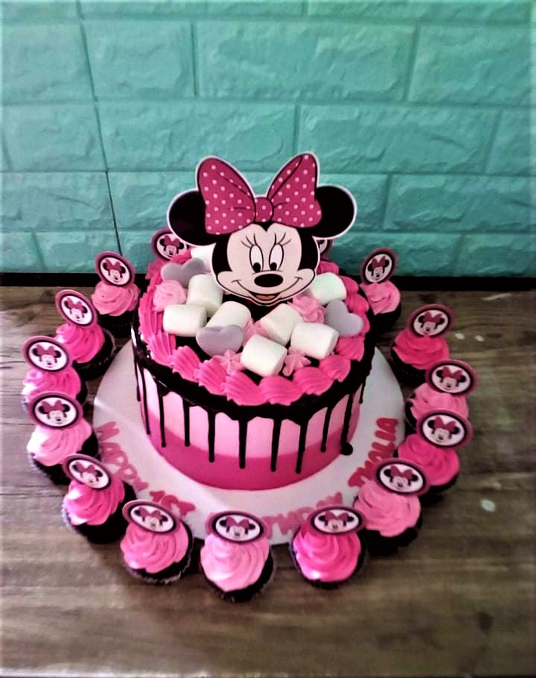 Minnie mouse first birthday cake | Minnie mouse birthday cakes, Small  birthday cakes, Minnie mouse first birthday