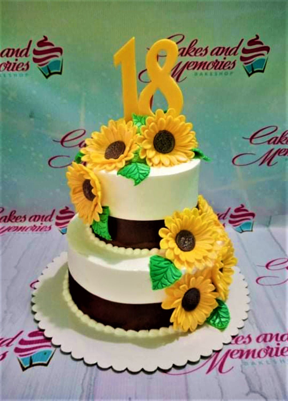 Sunflower cake hi-res stock photography and images - Alamy