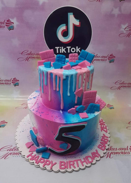 TARTA TIKTOK - Decorated Cake by Camelia - CakesDecor
